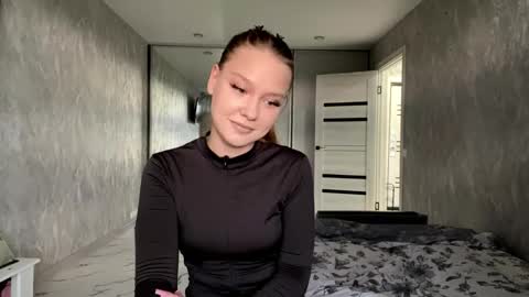Snapshot of corinakannenberg chatting on May 13, 11:29 am Kiki online show from May 13, 11:29 am