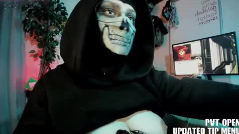 Snapshot of cos_operator chatting on December 17, 9:21 pm cos_operator online show from December 17, 9:21 pm