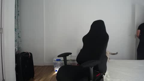 costantine helena24 online show from December 1, 11:15 am