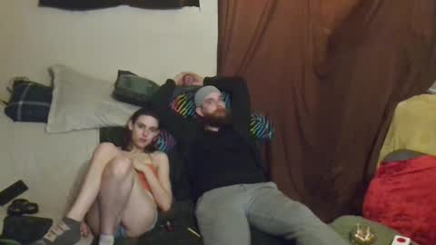 Snapshot of countryfuckers chatting on December 9, 10:22 am Alaskawildcouple online show from December 9, 10:22 am