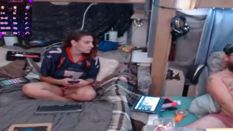 Snapshot of countryfuckers chatting on July 29, 7:06 am Alaskawildcouple online show from July 29, 7:06 am