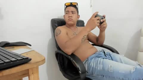 Snapshot of couple_fantasy30 chatting on January 11, 10:51 pm Nikol y  tomy online show from January 11, 10:51 pm