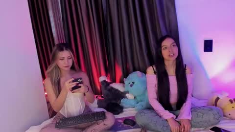 couple_funnyy online show from November 29, 12:57 am