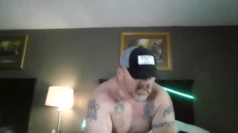 Snapshot of couple_pleaser1 chatting on October 5, 11:02 pm Ieathairytacos online show from October 5, 11:02 pm