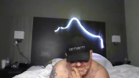 Snapshot of couple_pleaser1 chatting on October 25, 1:35 am Ieathairytacos online show from October 25, 1:35 am