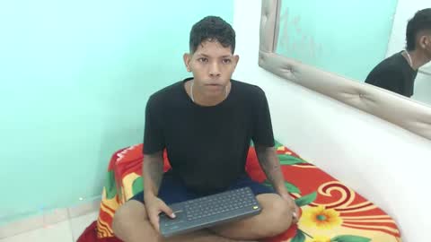 Snapshot of couple_sex22 chatting on October 2, 9:33 pm kloe matias online show from October 2, 9:33 pm