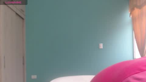  ALEJANDRO Y EMILY  online show from December 15, 12:31 pm