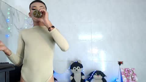 Snapshot of couple_sweet1016 chatting on January 18, 5:28 pm ALEXA KIM online show from January 18, 5:28 pm