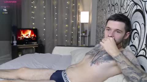 Snapshot of coupleeyes chatting on November 20, 9:20 am Amelia dols online show from November 20, 9:20 am