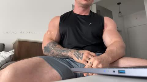 couplemuscle40 online show from October 8, 2:14 pm