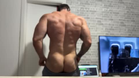 couplemuscle40 online show from October 9, 2:20 am