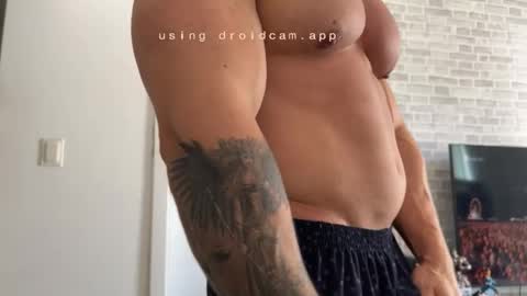 couplemuscle40 online show from November 11, 1:44 pm