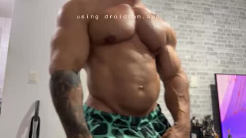 couplemuscle40 online show from February 13, 2:18 am