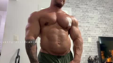 couplemuscle40 online show from March 20, 6:02 pm