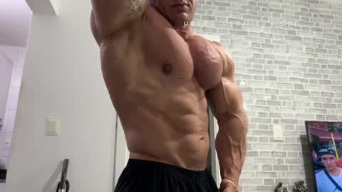 couplemuscle40 online show from March 24, 4:12 pm