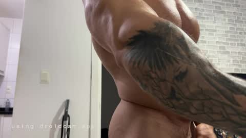 couplemuscle40 online show from April 1, 1:17 am