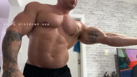 couplemuscle40 online show from May 26, 4:47 pm