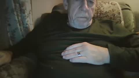 Snapshot of courieral1 chatting on October 23, 4:45 am courieral1 online show from October 23, 4:45 am