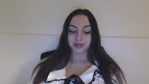 Snapshot of courtney_lux chatting on December 3, 8:05 am Courtney online show from December 3, 8:05 am