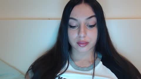 Snapshot of courtney_lux chatting on December 10, 11:11 am Courtney online show from December 10, 11:11 am