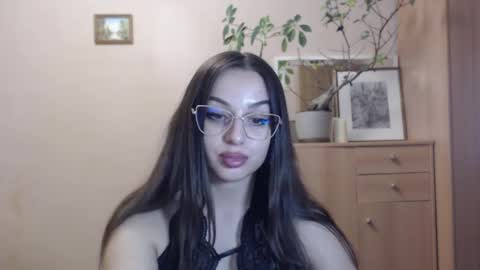 Snapshot of courtney_lux chatting on February 11, 6:01 pm Courtney online show from February 11, 6:01 pm