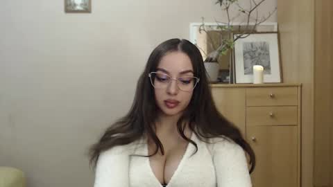 Snapshot of courtney_lux chatting on March 2, 3:27 pm Courtney online show from March 2, 3:27 pm