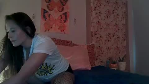 Snapshot of courtscutekitty chatting on July 11, 3:26 pm courtscutekitty online show from July 11, 3:26 pm