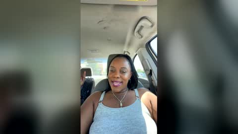 Snapshot of coveredsecrets chatting on May 18, 6:47 pm coveredsecrets online show from May 18, 6:47 pm