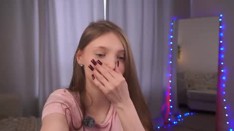 Snapshot of cozy_as_home chatting on March 3, 8:20 am Lina online show from March 3, 8:20 am