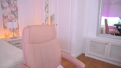 cozymell online show from March 23, 2:10 pm