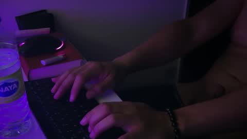 Snapshot of cr9222 chatting on April 27, 5:27 am cr9222 online show from April 27, 5:27 am