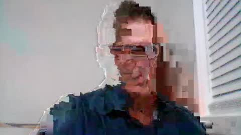 Snapshot of crackback927 chatting on July 10, 4:17 am crackback927 online show from July 10, 4:17 am