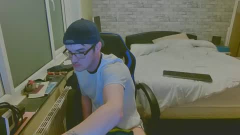 Cre8 craigy1605 TikTok craig..gray online show from March 3, 10:42 pm