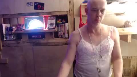 crash_gothic online show from July 1, 8:49 am
