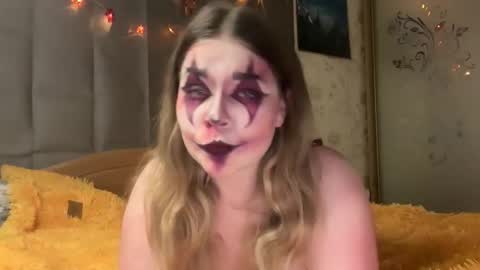 Snapshot of crave_elise chatting on October 31, 9:49 pm Elise online show from October 31, 9:49 pm