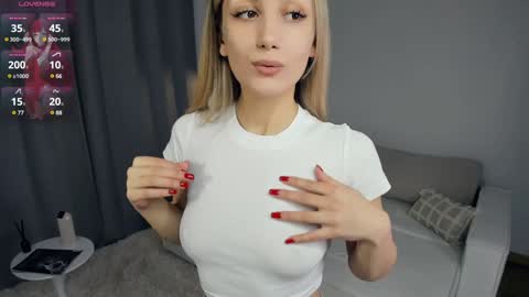 Snapshot of crazy_selfi chatting on January 23, 7:29 pm Emma online show from January 23, 7:29 pm