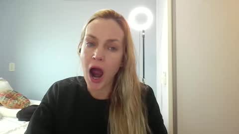 Snapshot of crazyanny chatting on June 4, 10:54 am Anny online show from June 4, 10:54 am