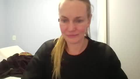 Snapshot of crazyanny chatting on June 8, 12:36 am Anny online show from June 8, 12:36 am