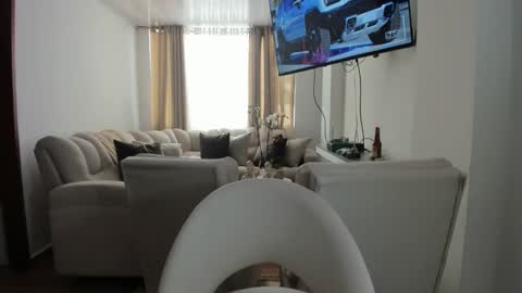 LAURA online show from November 4, 4:17 pm