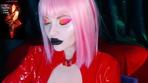 Snapshot of crazypinkyball chatting on December 18, 3:11 pm Roxy online show from December 18, 3:11 pm