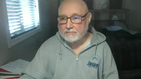 Creamormilk online show from December 4, 2:04 pm