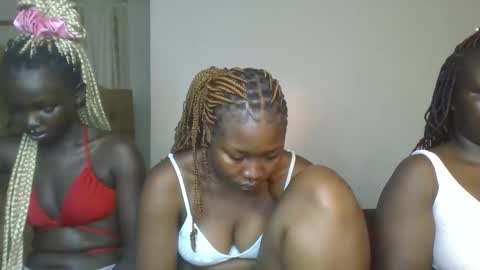 Snapshot of creamy_pie1 chatting on February 27, 5:18 am creamy_pie1 online show from February 27, 5:18 am