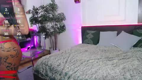 Snapshot of creamyinkk chatting on October 28, 7:01 am Sophie online show from October 28, 7:01 am