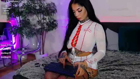 Snapshot of creamyinkk chatting on November 4, 6:45 am Sophie online show from November 4, 6:45 am