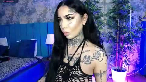 Snapshot of creamyinkk chatting on February 7, 7:23 am Sophie online show from February 7, 7:23 am