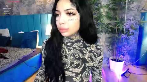 Snapshot of creamyinkk chatting on February 10, 7:23 am Sophie online show from February 10, 7:23 am