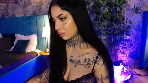 Snapshot of creamyinkk chatting on February 17, 6:54 am Sophie online show from February 17, 6:54 am