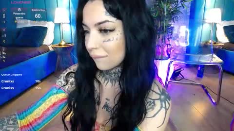 Snapshot of creamyinkk chatting on February 22, 7:19 am Sophie online show from February 22, 7:19 am