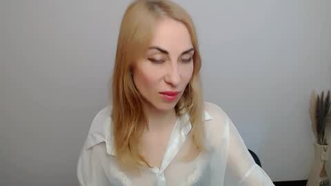 Snapshot of create_your_own_sun chatting on April 29, 7:01 am Lera online show from April 29, 7:01 am