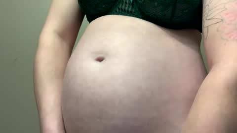 Snapshot of creative_k chatting on December 16, 5:29 pm Breed me daddy online show from December 16, 5:29 pm